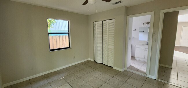 Building Photo - 3/2 1 car garage in Vero Beach