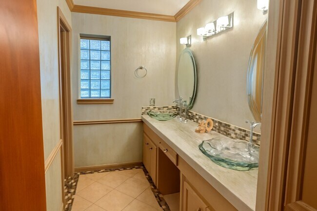 Building Photo - 3015 Bainbridge Ct