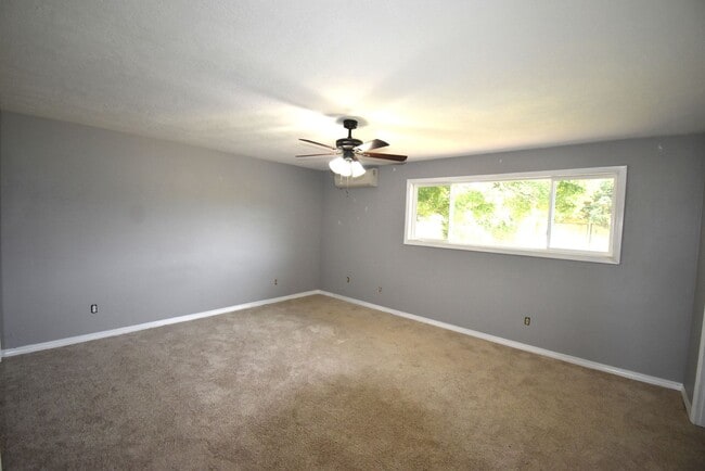 Building Photo - Spacious home on acreage and a Dairy Farm