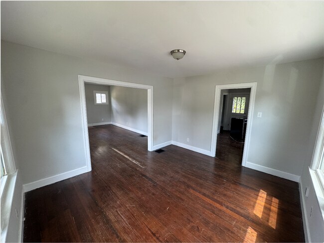 Building Photo - 141 Brown Ave