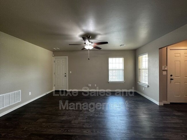 Building Photo - 737 SW 13th St