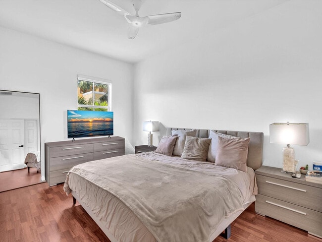 Building Photo - 2329 Vintage Dr