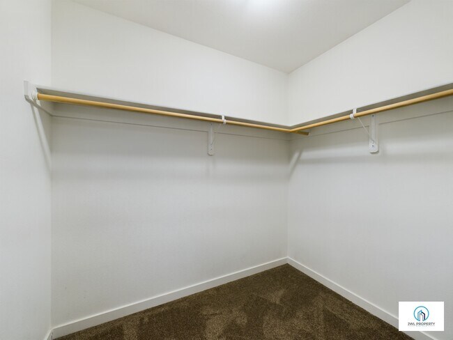 Building Photo - 268 Cross Way