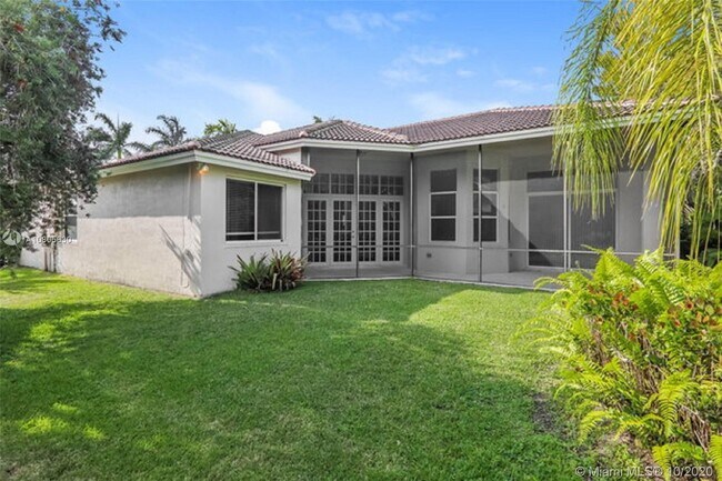 Building Photo - 2560 Jardin Manor