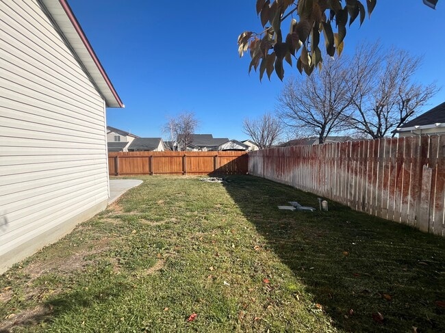 Building Photo - 1835 W Crown Pointe Ave