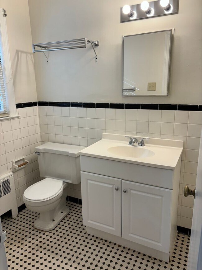 Building Photo - Hamilton Lakes Park Area 3 BR in Grimsley HS District