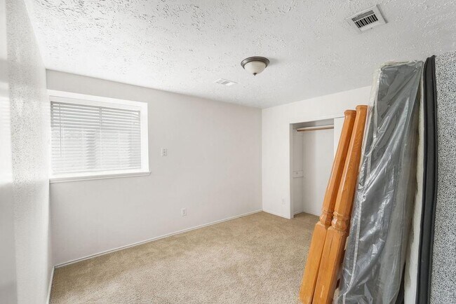 Building Photo - 7710 8 Willows Rd