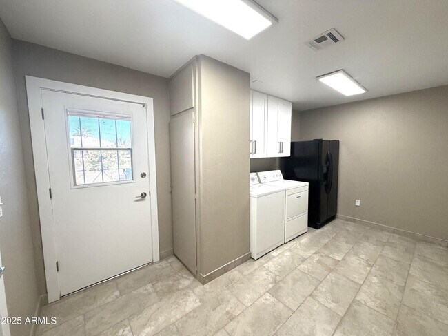 Building Photo - 14801 N Agua Fria Dr