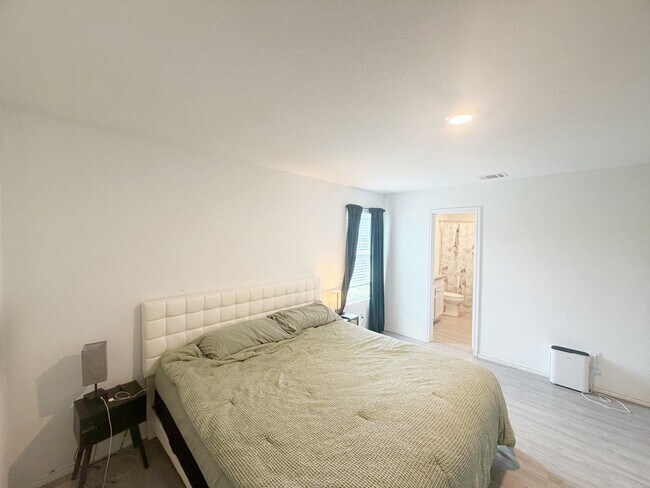 Building Photo - 8935 Astral Pl