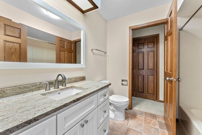 Building Photo - Perfect Townhome with Garage. PETS WELCOME