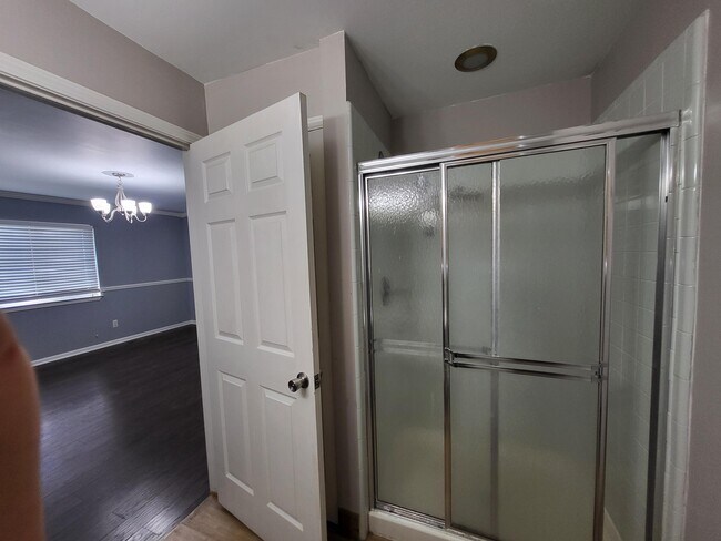 Building Photo - 7851 Thornhill Dr