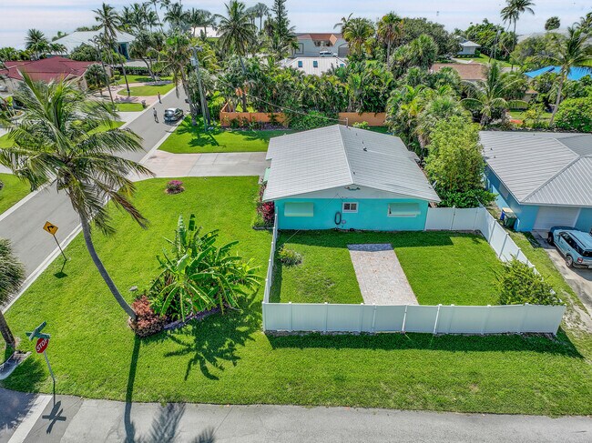 Building Photo - 1708 Sunset Isle Rd