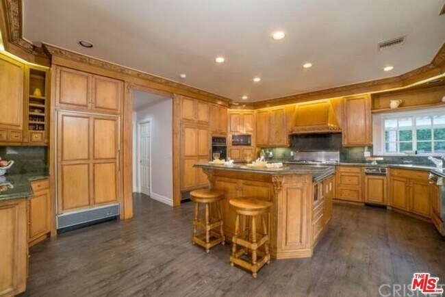 Building Photo - 4949 Palomar Dr