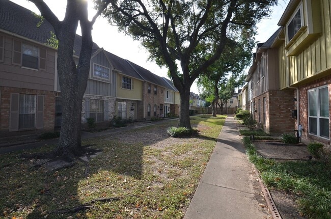 Building Photo - 8101 Amelia Rd