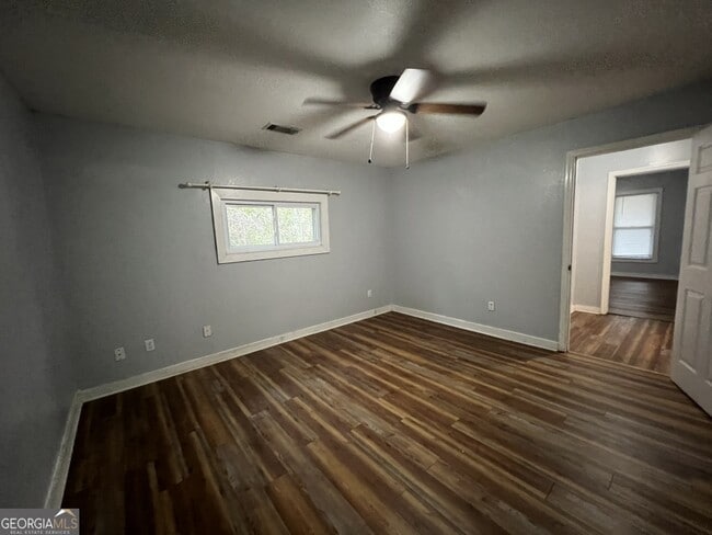 Building Photo - 204 W 3rd St