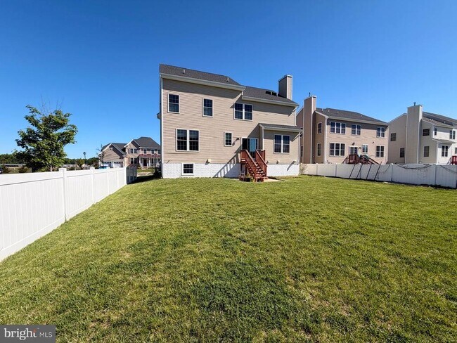 Building Photo - 47 Thomas Dr