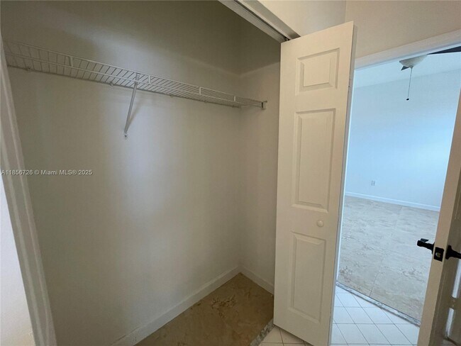 Building Photo - 968 NE 41st Pl