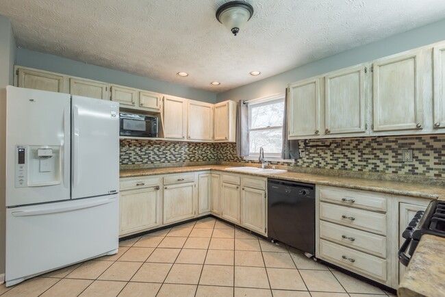 Building Photo - 420 Shelbyville Rd