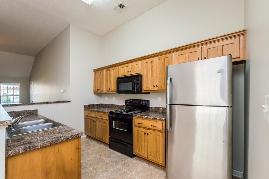 Building Photo - 9889 Southern Oak Way