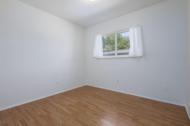 Building Photo - 164 Westway St