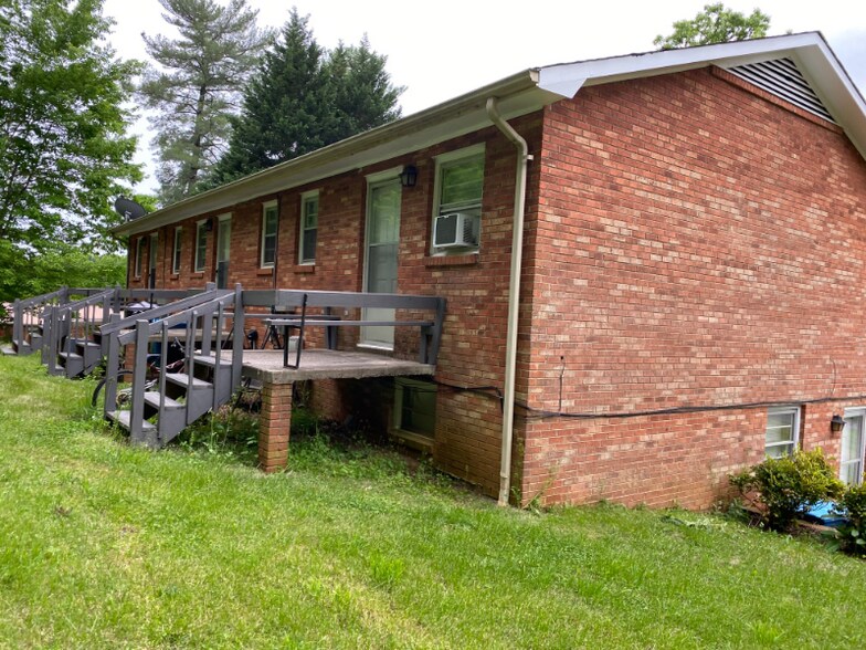 Building Photo - 3362-3362 Normandy Park Rd