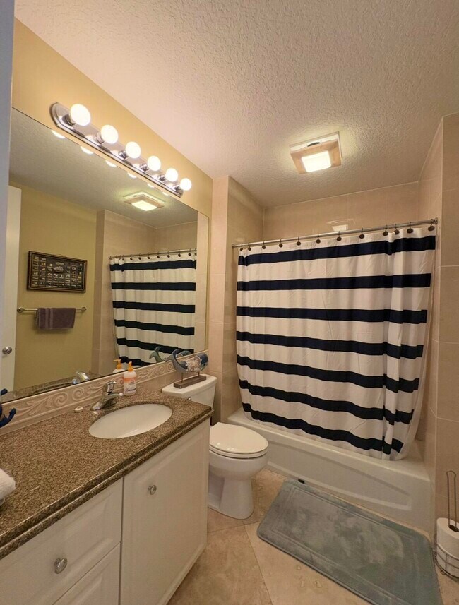 Building Photo - 14 Harbour Isle Dr W