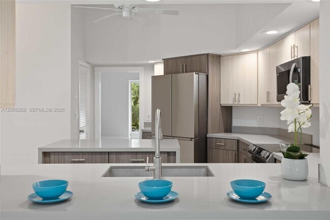 Building Photo - 8881 N Lake Dasha Dr