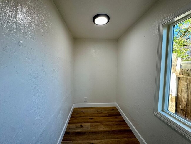 Building Photo - 1379 Temple Ave