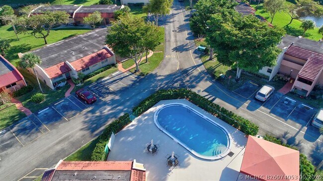 Building Photo - 307 Lake Evelyn Dr