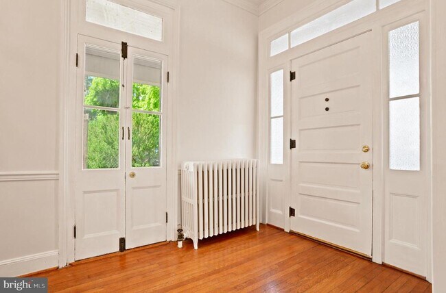Building Photo - 209 N Washington St