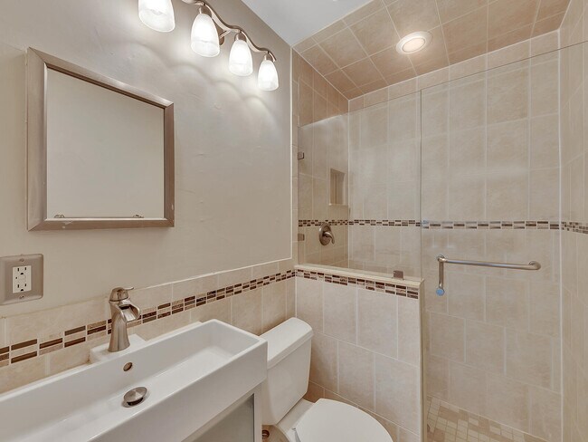 Building Photo - 7747 Villa Nova Dr