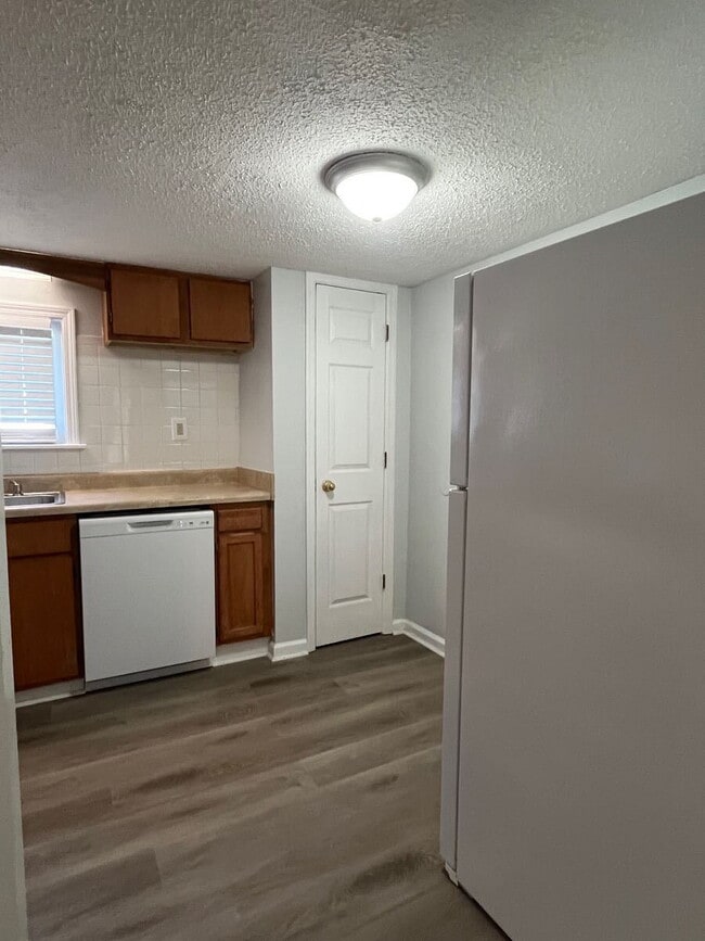 Building Photo - 489 W Outer Dr