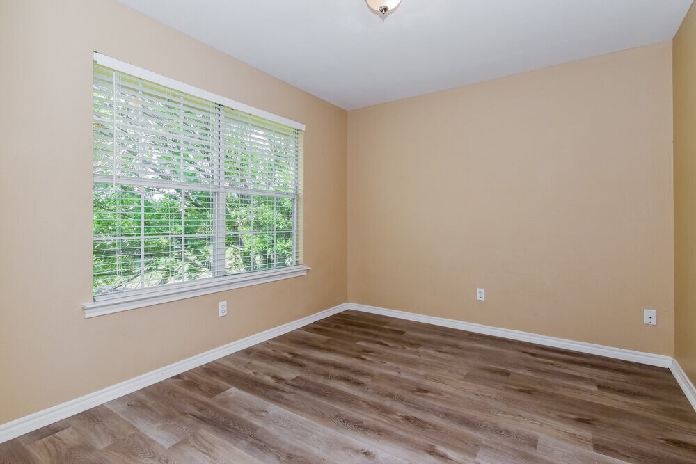 Building Photo - 1500 Hackamore St