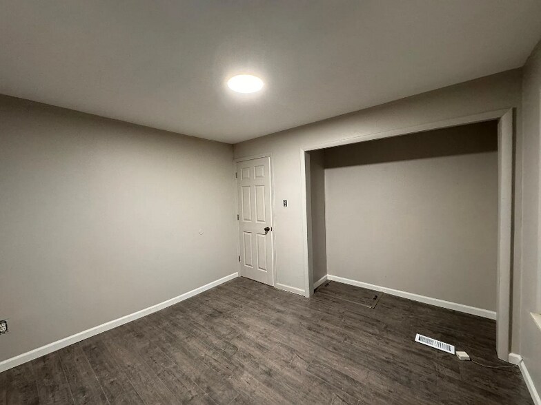 Building Photo - 1805 E Evelyn Ave