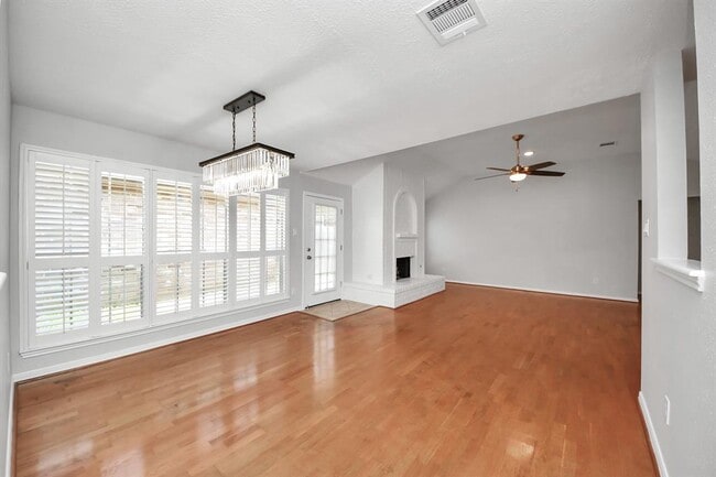 Building Photo - 12407 Meadow Ridge Dr