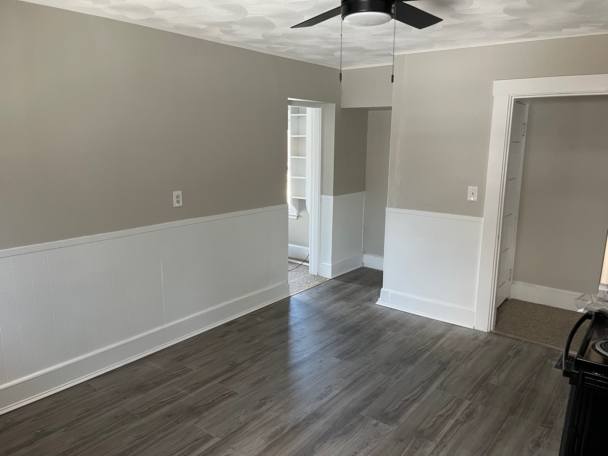 eat-in kitchen - 162 Montvale Ave