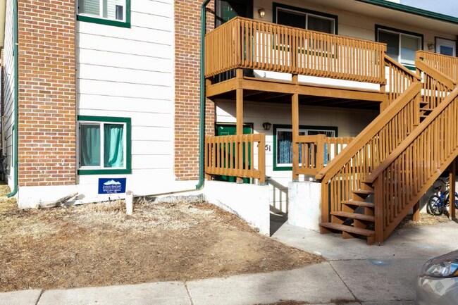 Building Photo - "Charming 2-Bed Oasis with 988 Sq Ft of Comfort in Cheyenne!"