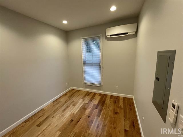 Building Photo - 726 W 6th St