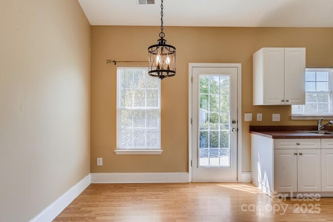 Building Photo - 122 Oak Haven Dr