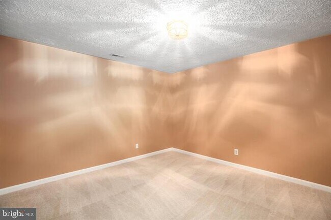 Building Photo - 504 Tolbelt Ct