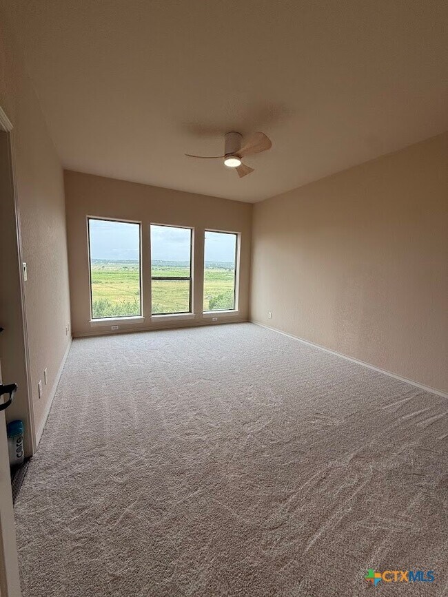 Building Photo - 976 Parkview Dr