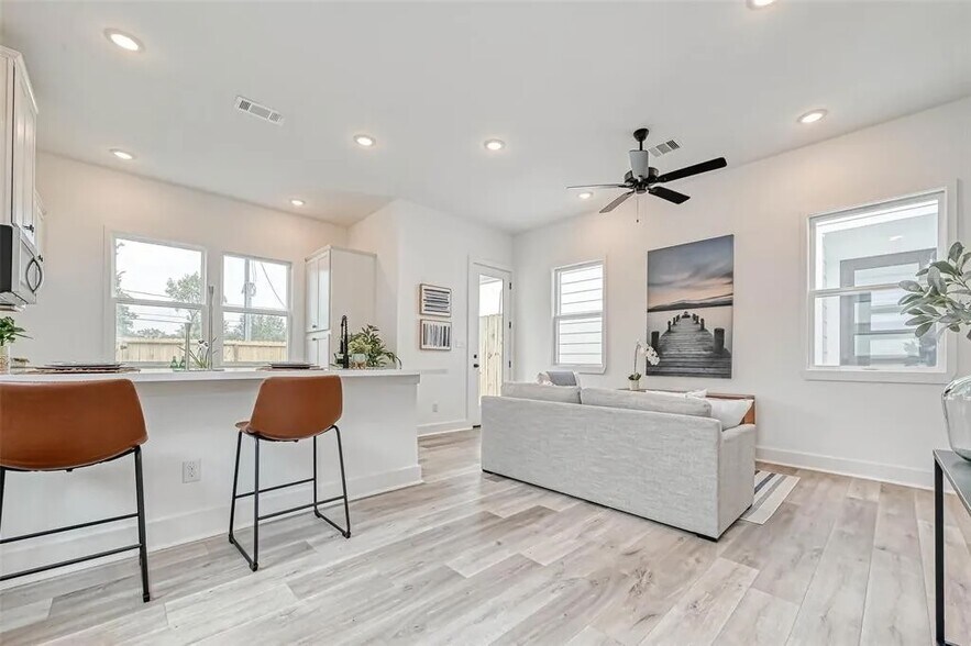 Building Photo - 9306 Arledge St