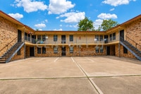 Building Photo - Spacious 2/1.5 in Denton Ready For Move-In!