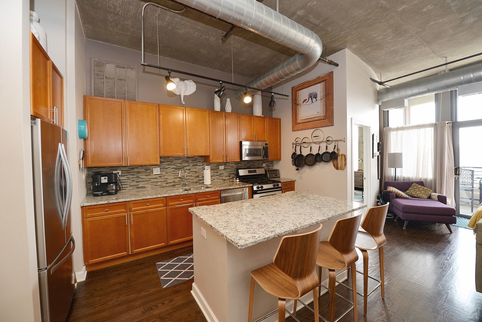 Building Photo - 900 N Kingsbury St