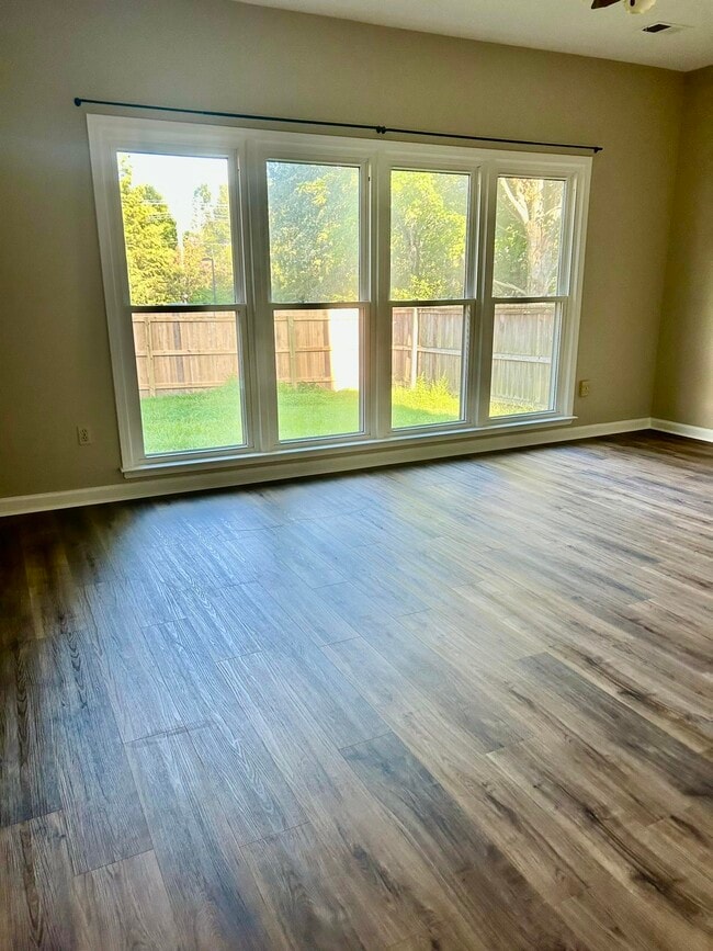 Building Photo - 1250 Sugar Ln