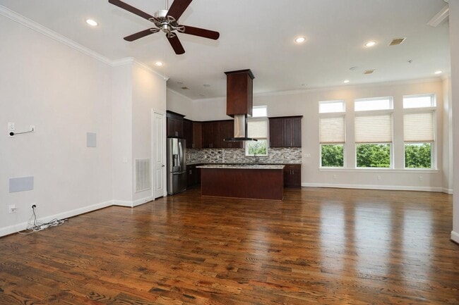 Building Photo - 2212 Stuart St