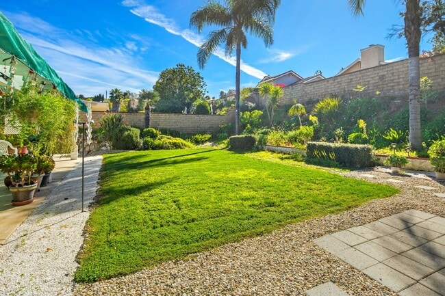 Building Photo - Wonderful Single Story Home with Great Yard in Santa Clarita!
