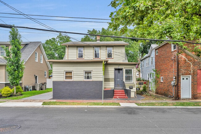 Primary Photo - 647 N Delaware St