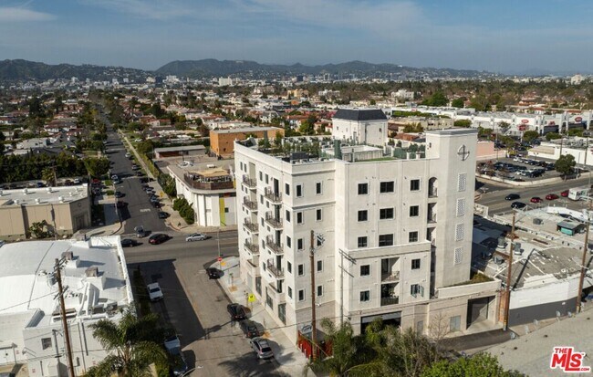 Building Photo - 5768 W 3rd St
