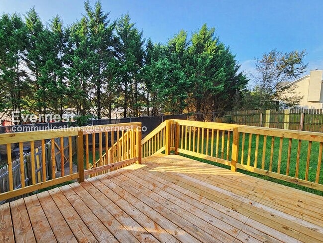 Building Photo - 117 Thornwood Dr